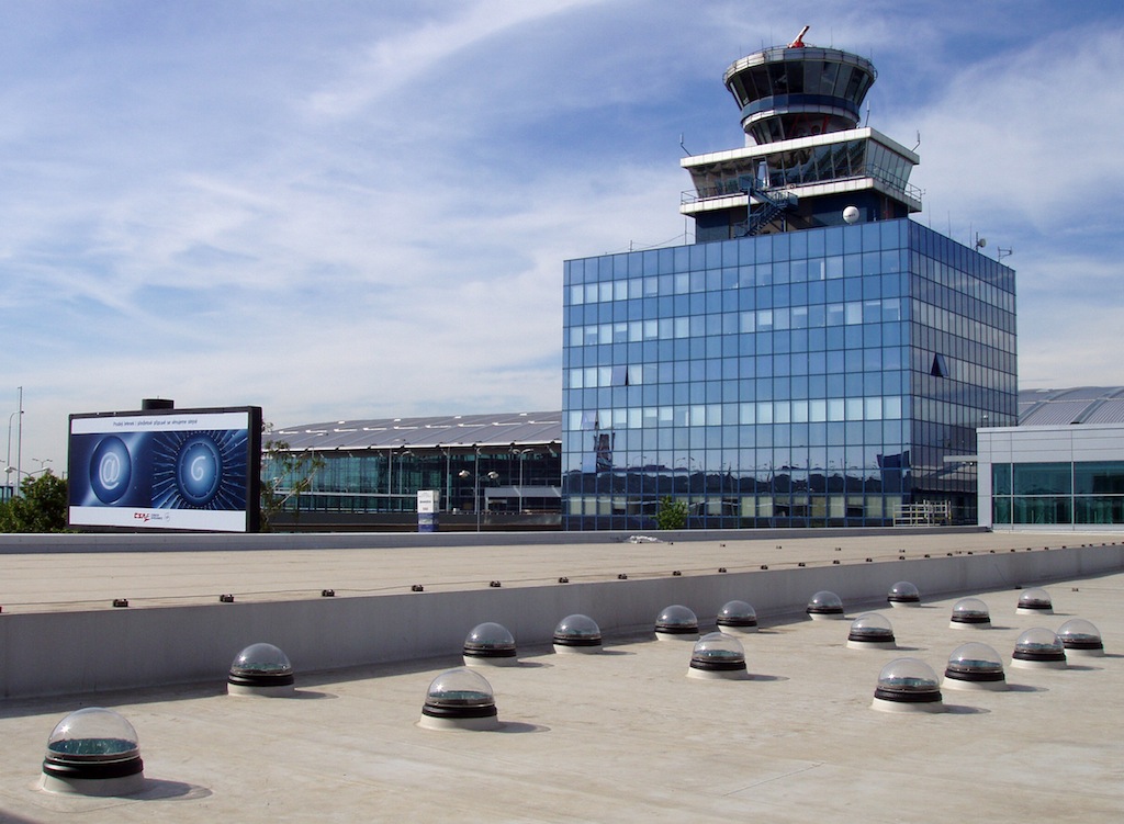 Puits de lumière Lightway® - Aéroport de Prague - Toiture